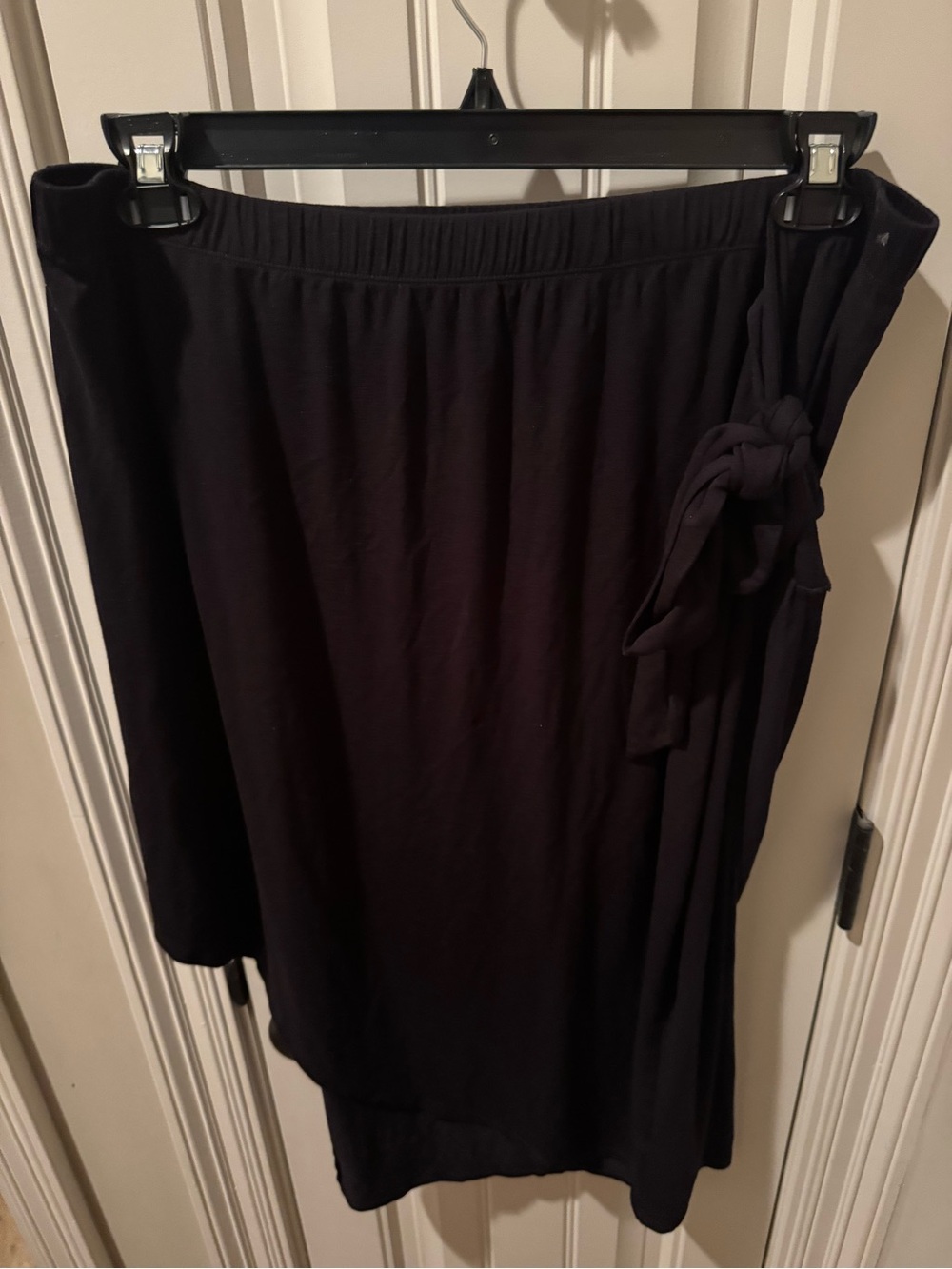 Ava & Viv Black Midi Tie-Waist Skirt